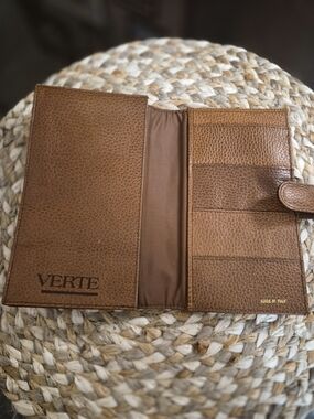 VERTE Tan Leather Men’s Card & Passport Wallet